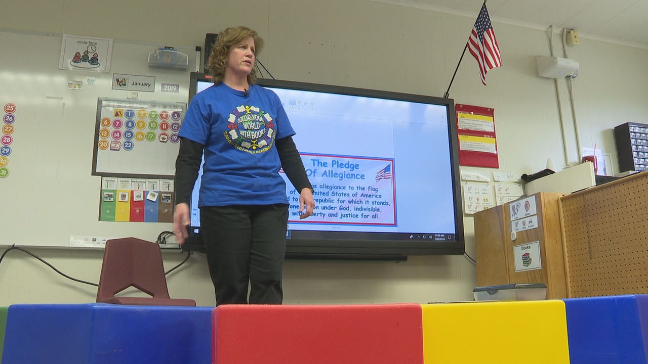 Everyday Hero Saundra Tate prepares Special Education Classroom